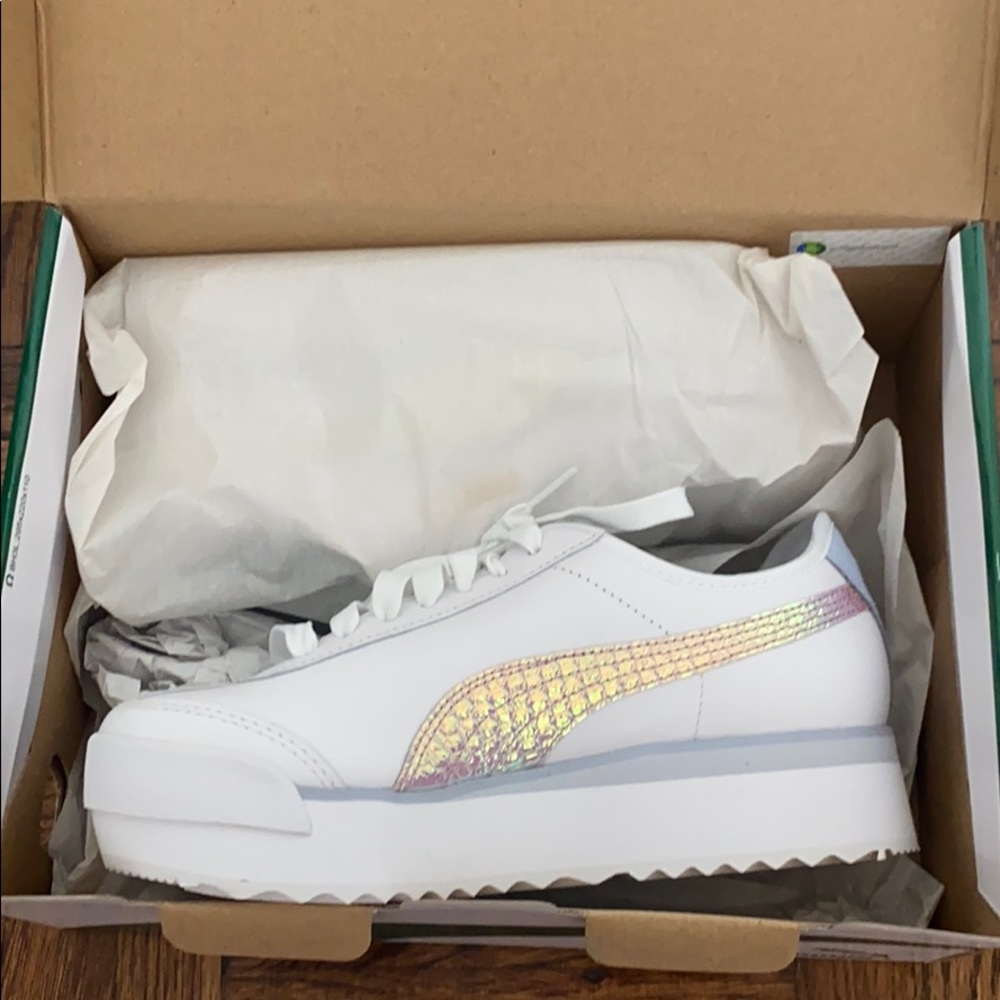 NWT White PUMA platform sneakers